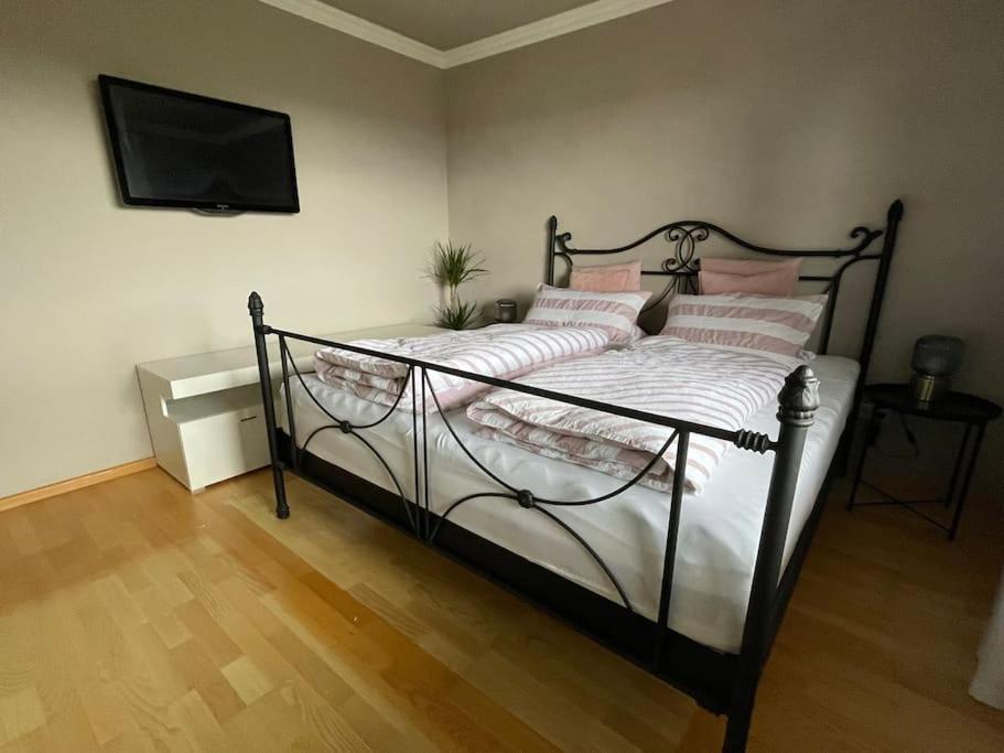 Ferienwohnung Leuchtbergblick Mit Terrasse Und Pkw Stellplatz Eschwege Luaran gambar